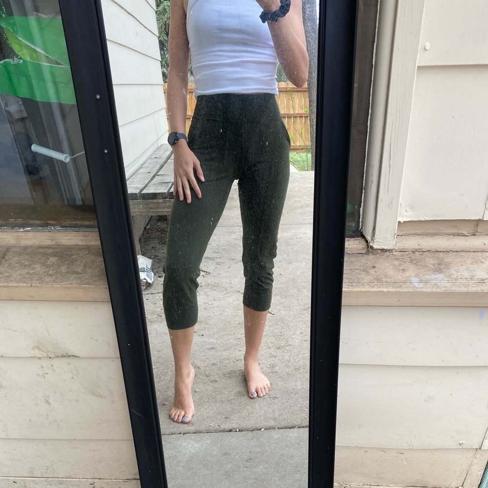 Lululemon cropped joggers
